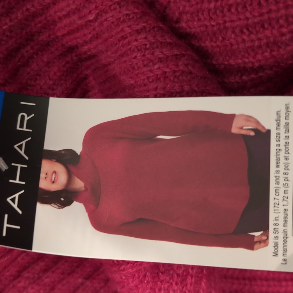 L: TAHARI Merino Wool Knit Sweater